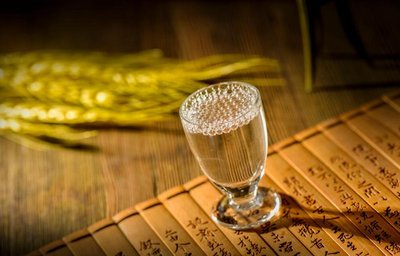 白酒香型全解析：从酱香到兼香的风味密码